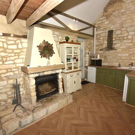 Maisonnette Du Bonheur - Vue Campagne - Baignoire Balneo 32 Jets - Lits Queen Size Vadencourt  エクステリア 写真