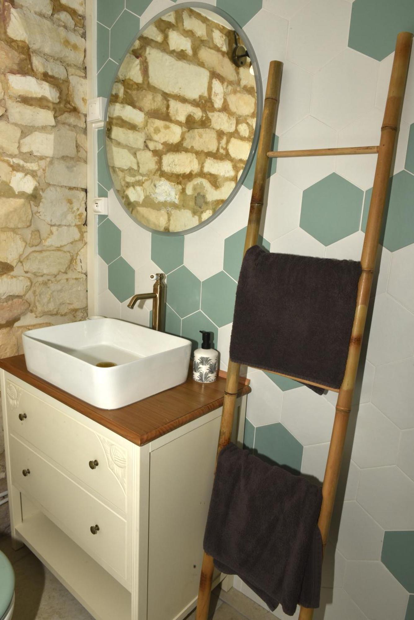Maisonnette Du Bonheur - Vue Campagne - Baignoire Balneo 32 Jets - Lits Queen Size Vadencourt  エクステリア 写真