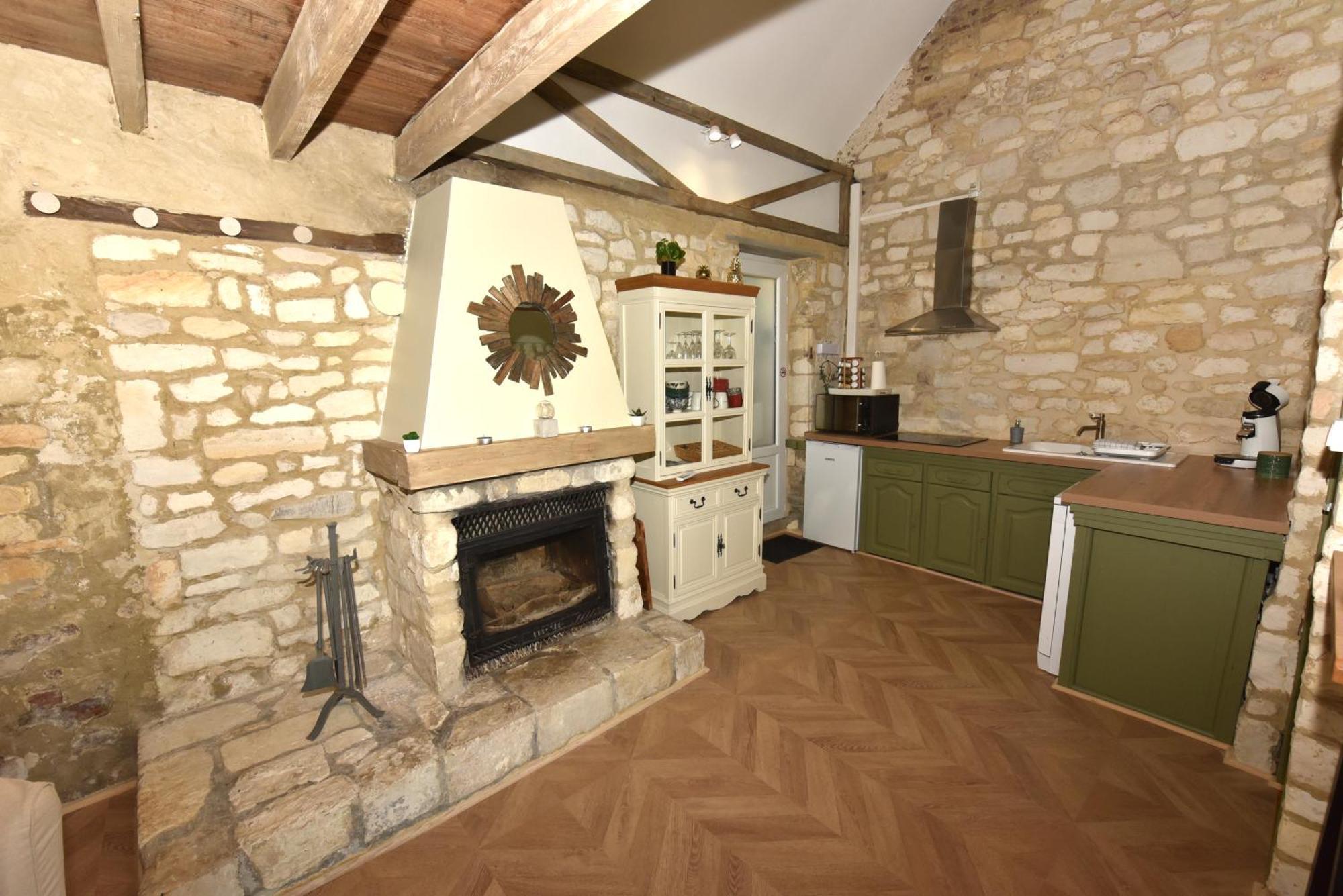 Maisonnette Du Bonheur - Vue Campagne - Baignoire Balneo 32 Jets - Lits Queen Size Vadencourt  エクステリア 写真