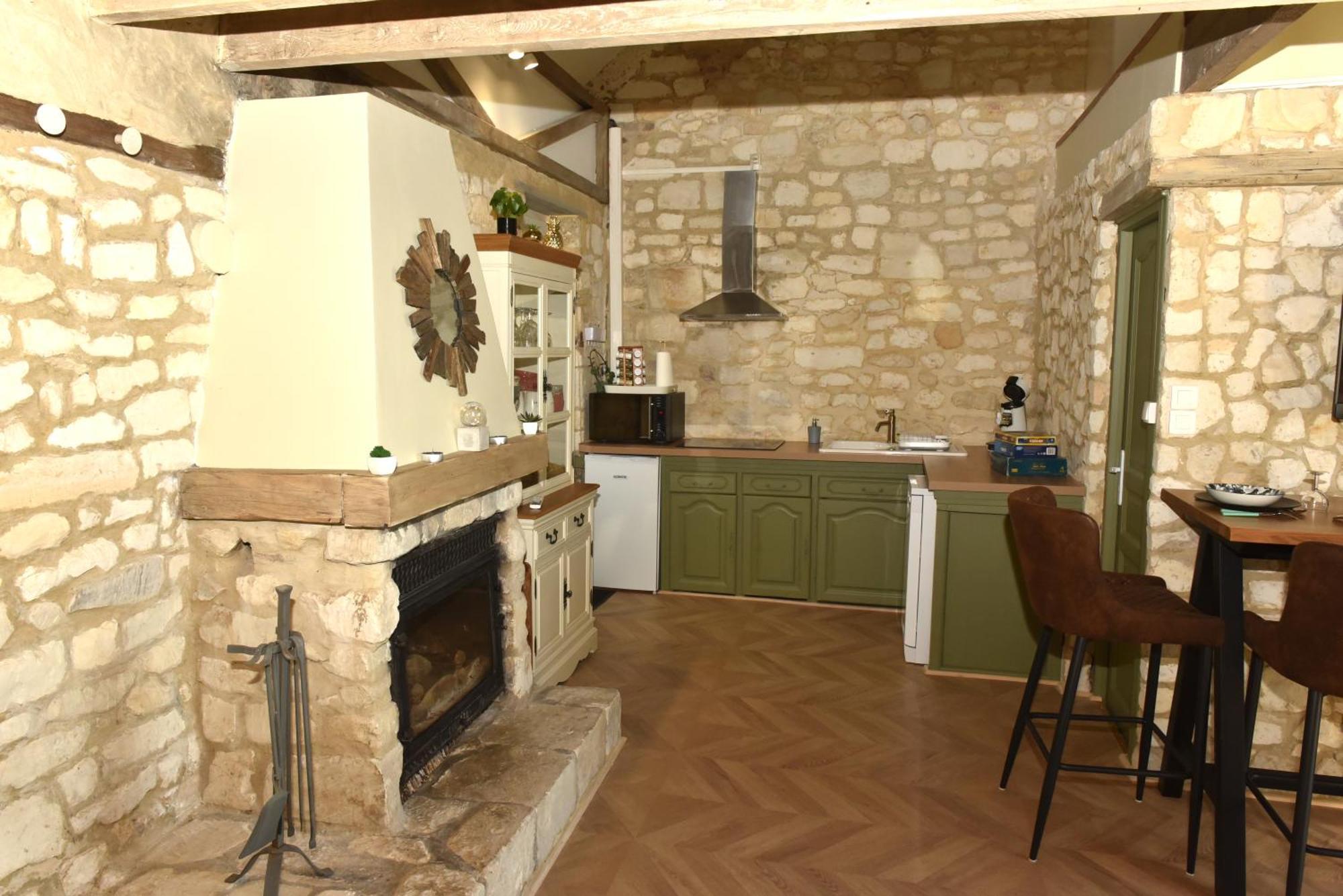 Maisonnette Du Bonheur - Vue Campagne - Baignoire Balneo 32 Jets - Lits Queen Size Vadencourt  エクステリア 写真