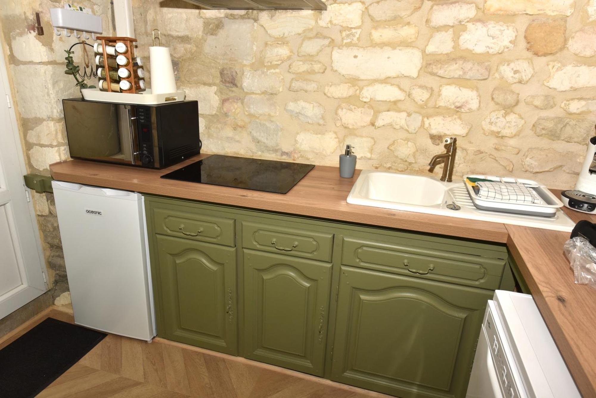 Maisonnette Du Bonheur - Vue Campagne - Baignoire Balneo 32 Jets - Lits Queen Size Vadencourt  エクステリア 写真