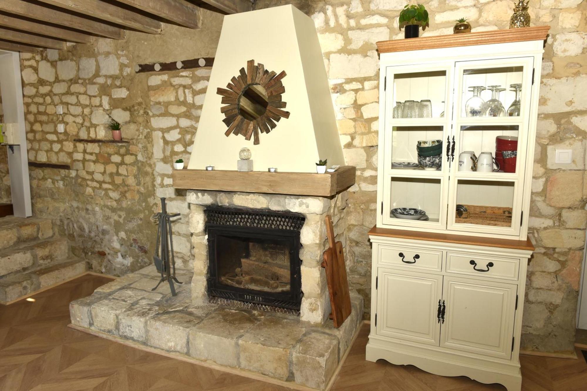 Maisonnette Du Bonheur - Vue Campagne - Baignoire Balneo 32 Jets - Lits Queen Size Vadencourt  エクステリア 写真