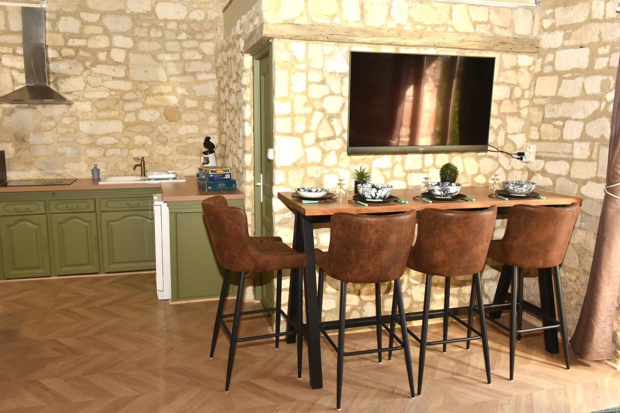 Maisonnette Du Bonheur - Vue Campagne - Baignoire Balneo 32 Jets - Lits Queen Size Vadencourt  エクステリア 写真