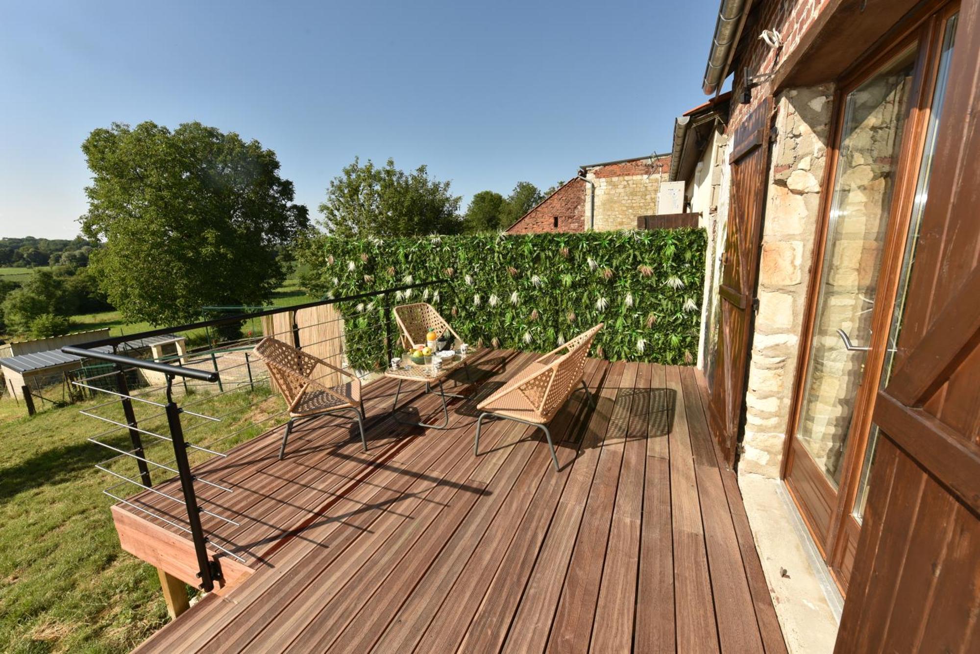 Maisonnette Du Bonheur - Vue Campagne - Baignoire Balneo 32 Jets - Lits Queen Size Vadencourt  エクステリア 写真