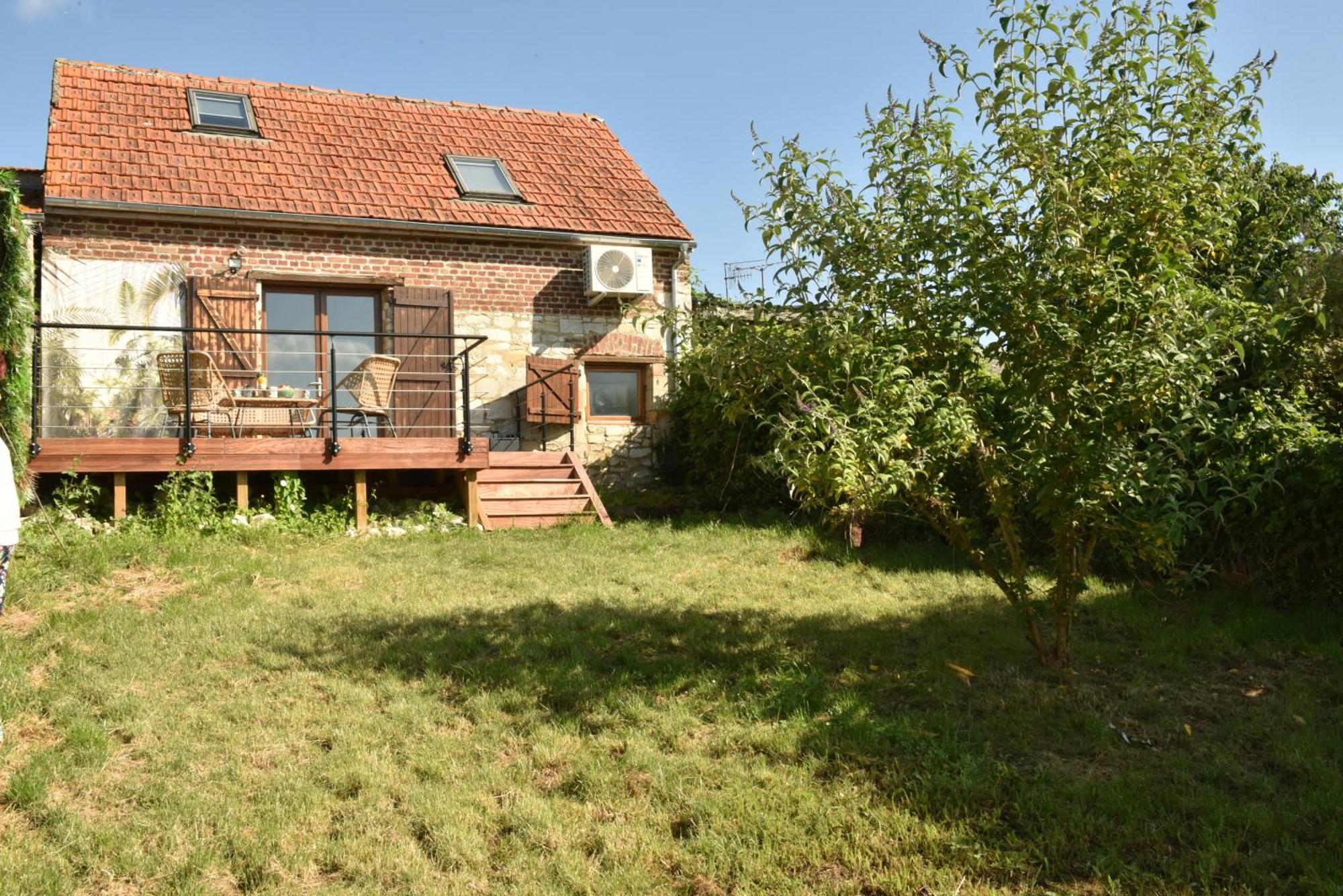 Maisonnette Du Bonheur - Vue Campagne - Baignoire Balneo 32 Jets - Lits Queen Size Vadencourt  エクステリア 写真